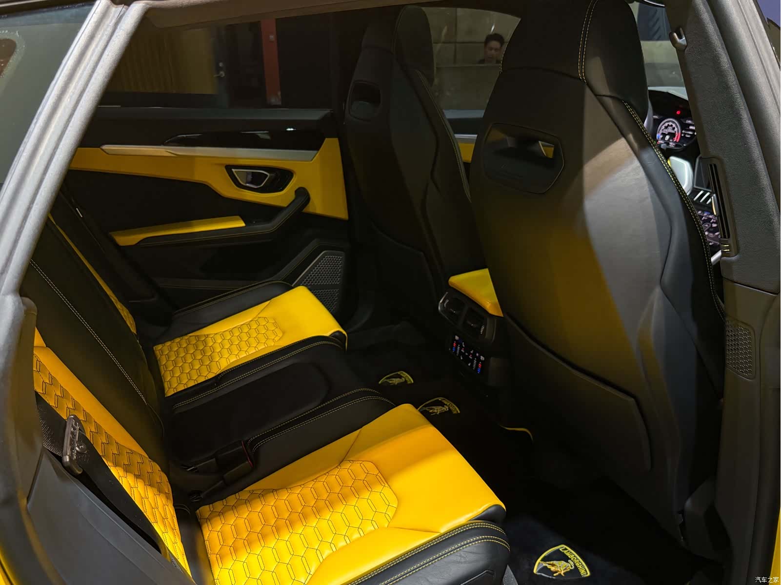 Lamborghini Urus, 2019 25