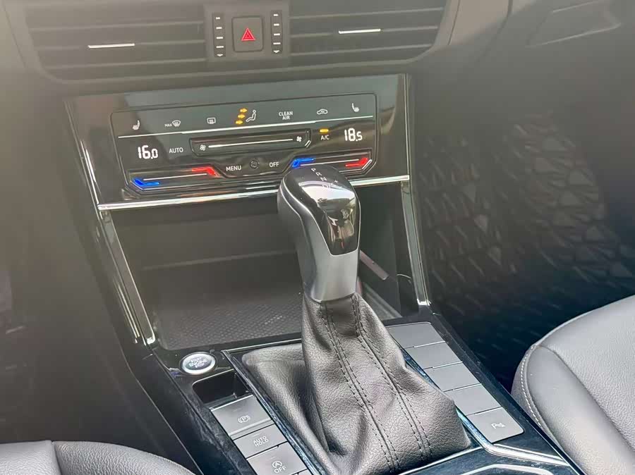 Volkswagen Passat 2023, фото 25