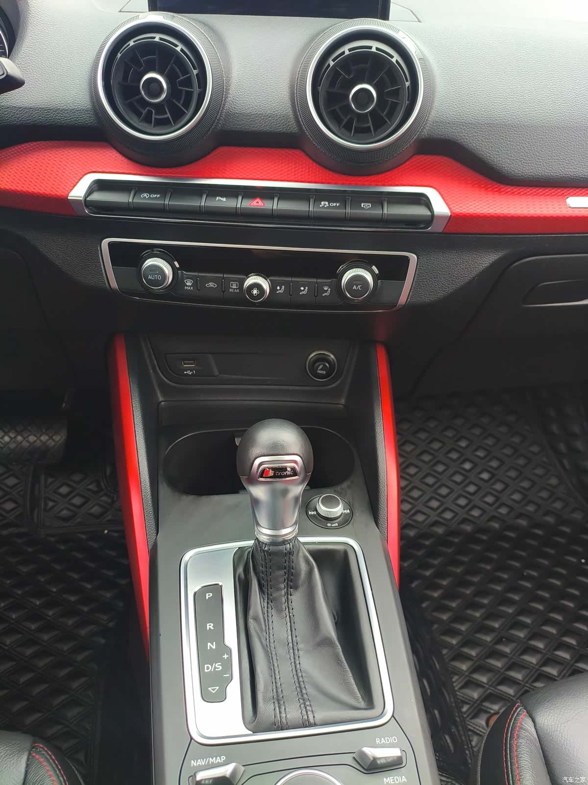 Audi Q2L, 2020 8