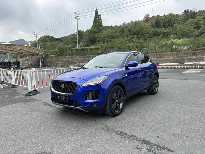 Jaguar E-PACE 2018 — фото 1