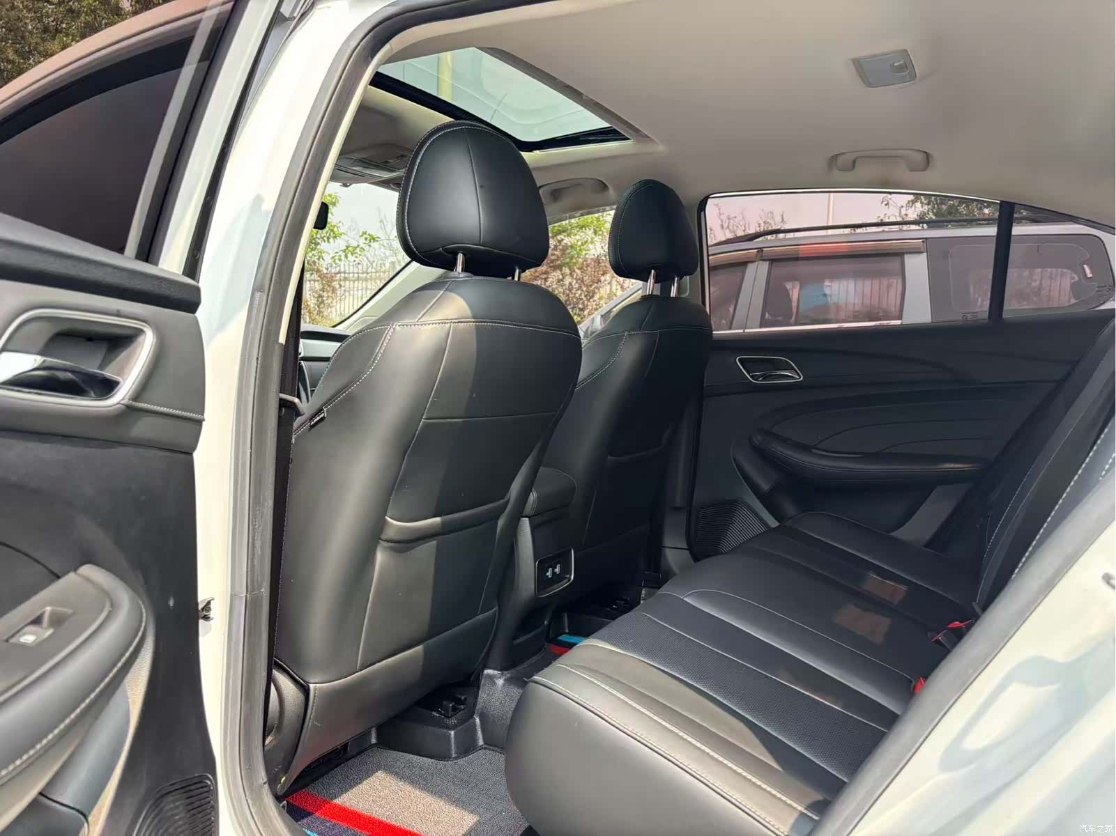 Roewe i5, 2021 все фото