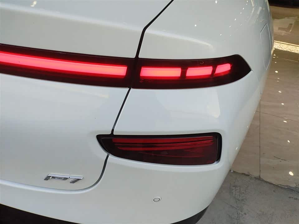 XPENG P7