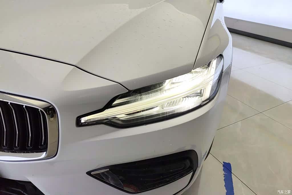 Volvo S60, 2025 все фото