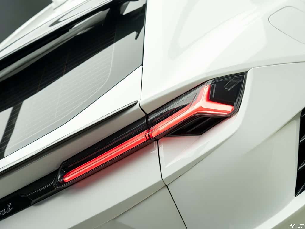 Lamborghini Urus, 2024 8