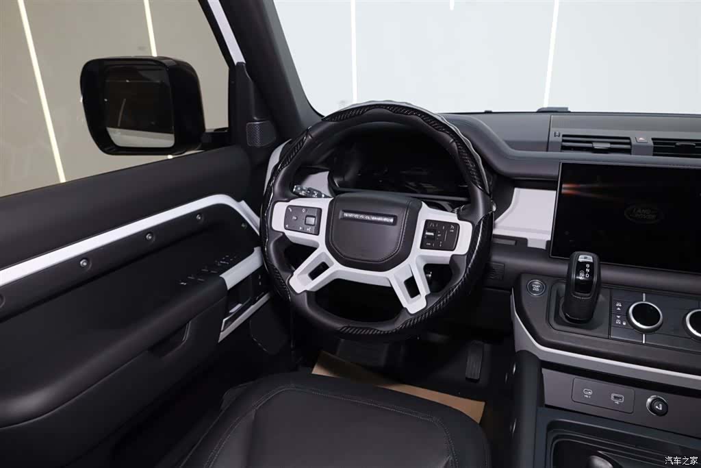 Land Rover Defender, 2024 28