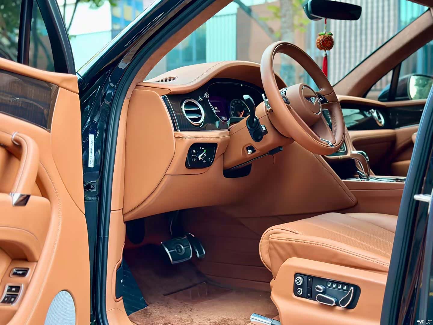 Bentley Bentayga, 2019 7
