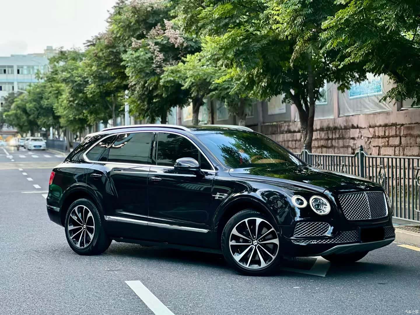Bentley Bentayga, 2019 3