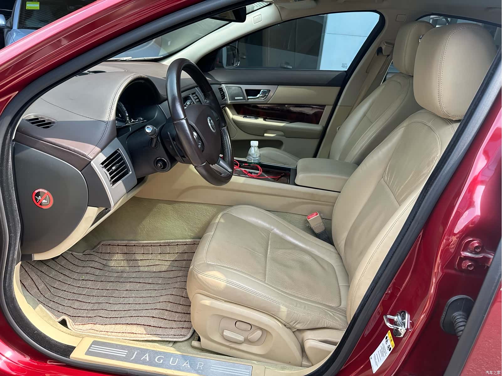 Jaguar XF, 2011 4