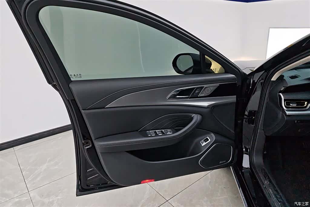 Hongqi H5, 2023 7