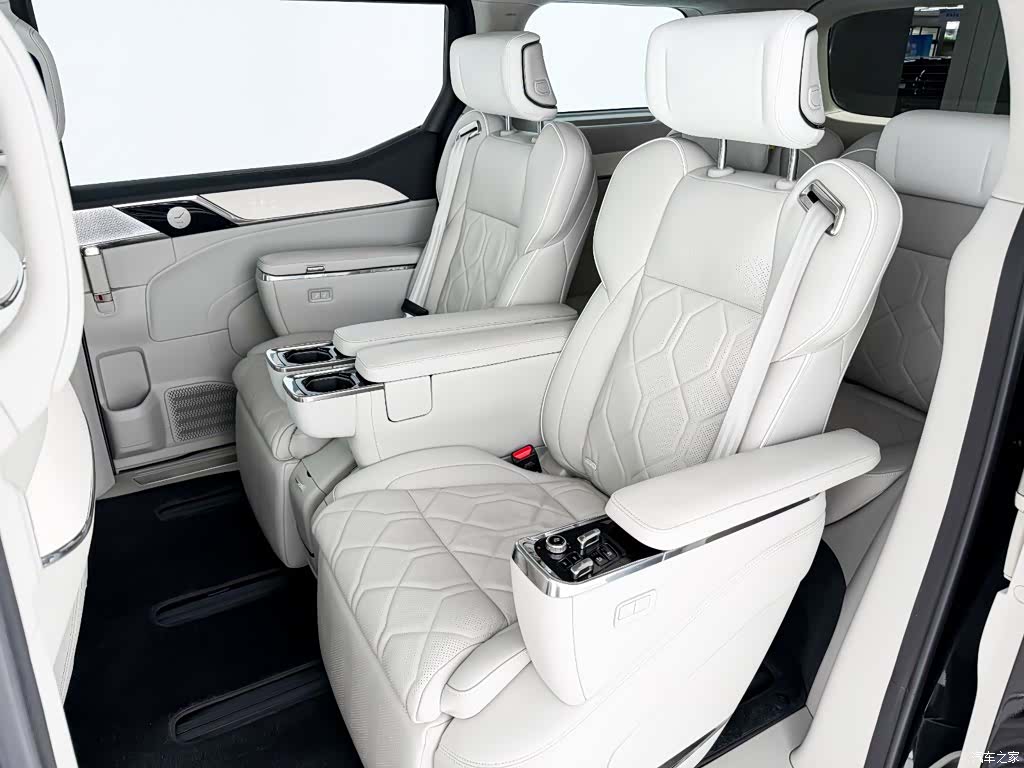 Volvo EM90, 2024 9