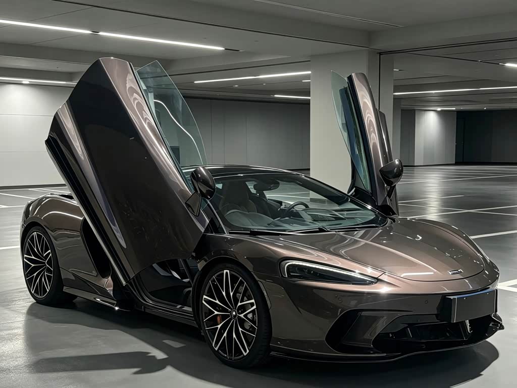 McLaren GT