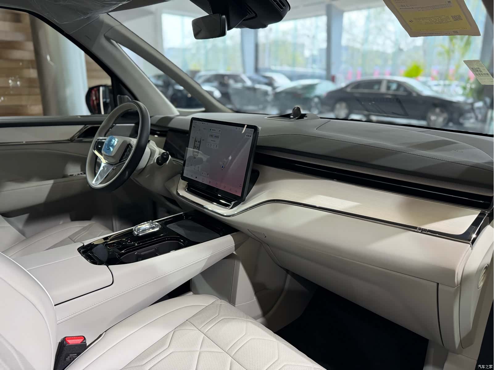 Volvo EM90, 2026 23