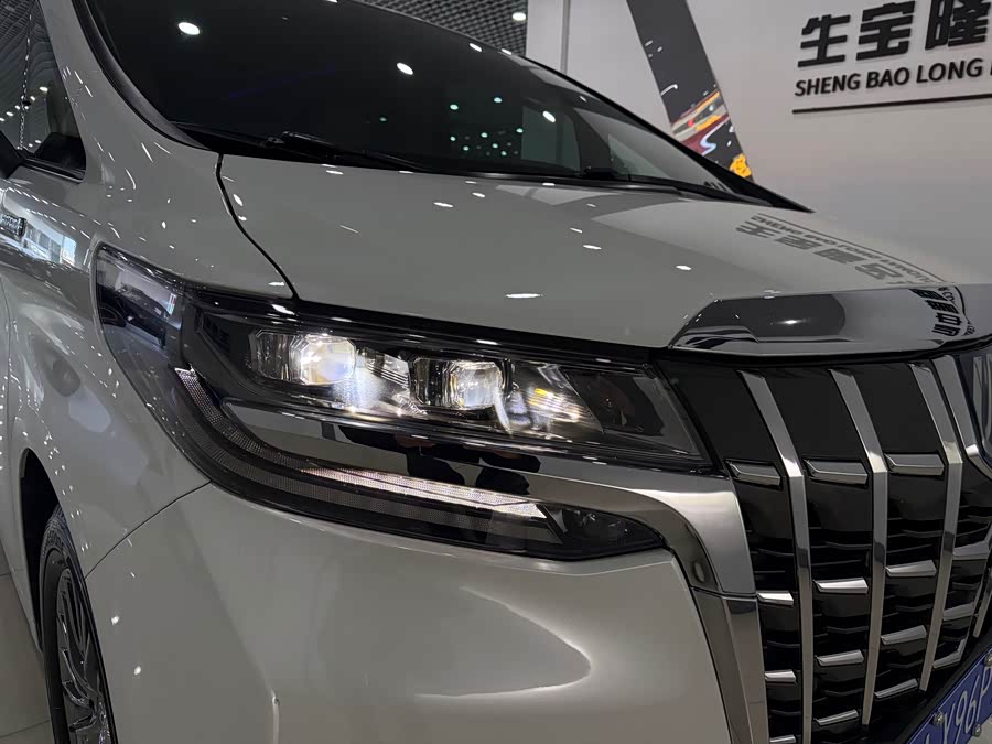 Toyota Alphard 2023, фото 26