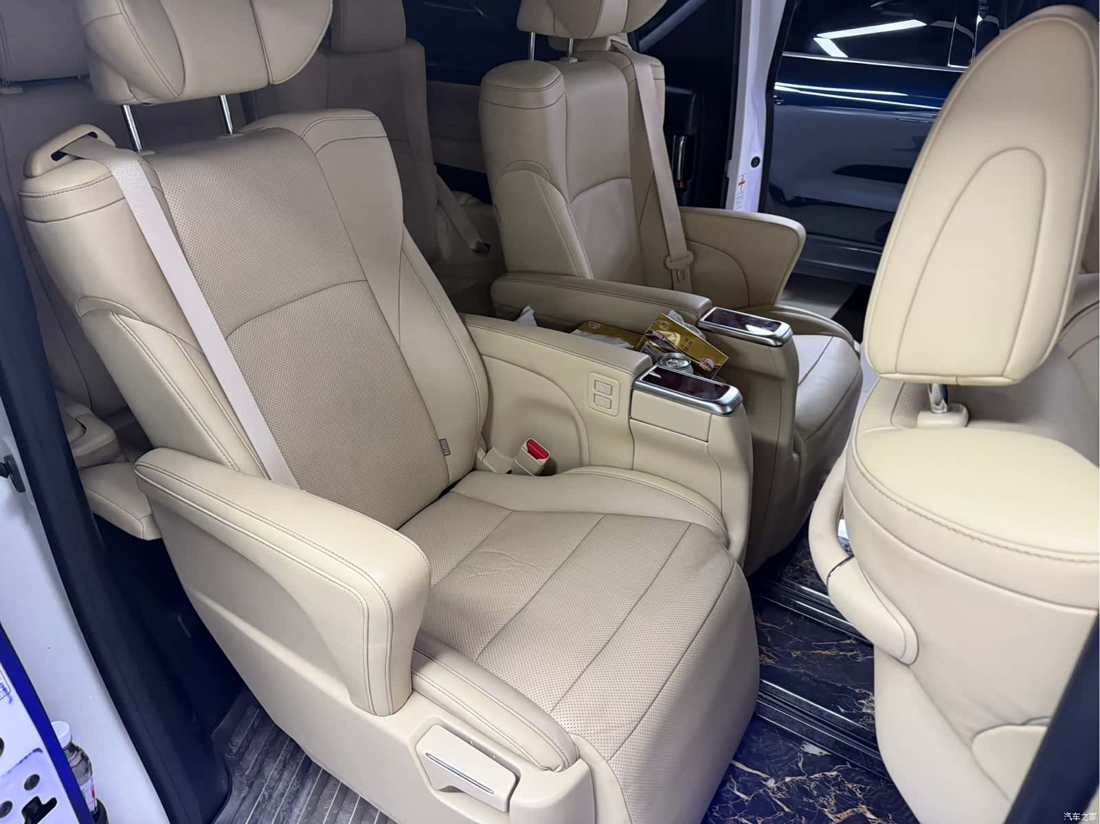 Toyota Alphard, 2018 10