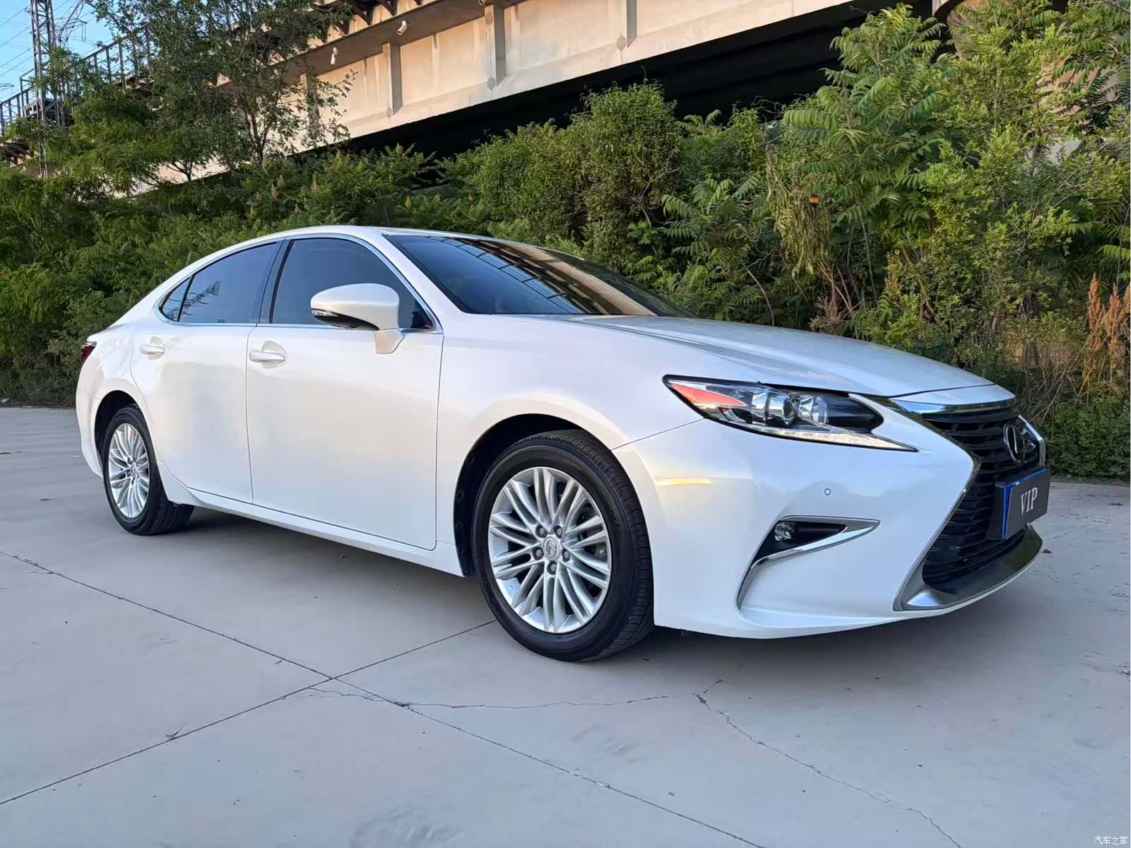 Lexus ES, 2016 3