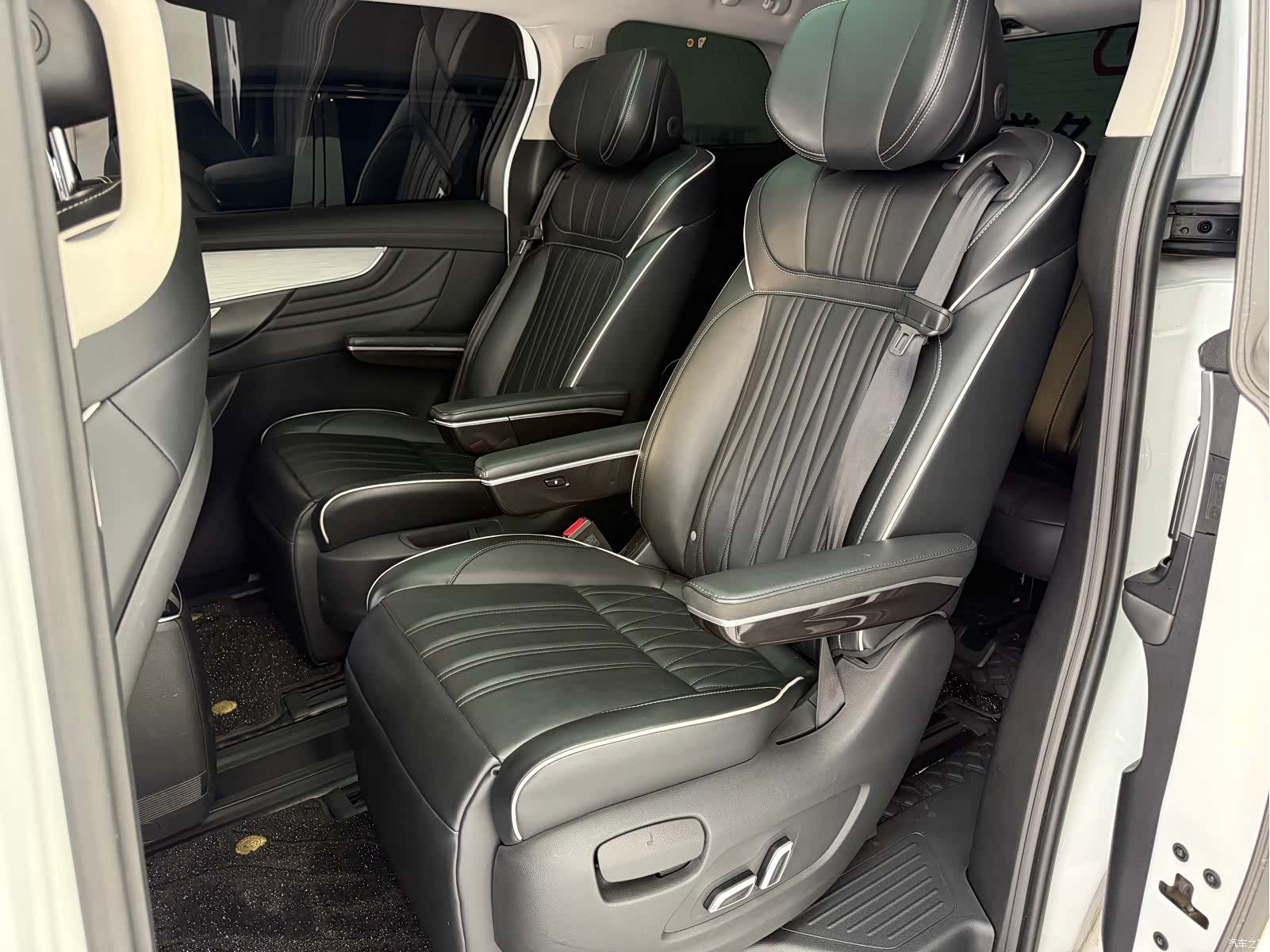 Roewe iMAX8, 2021 все фото