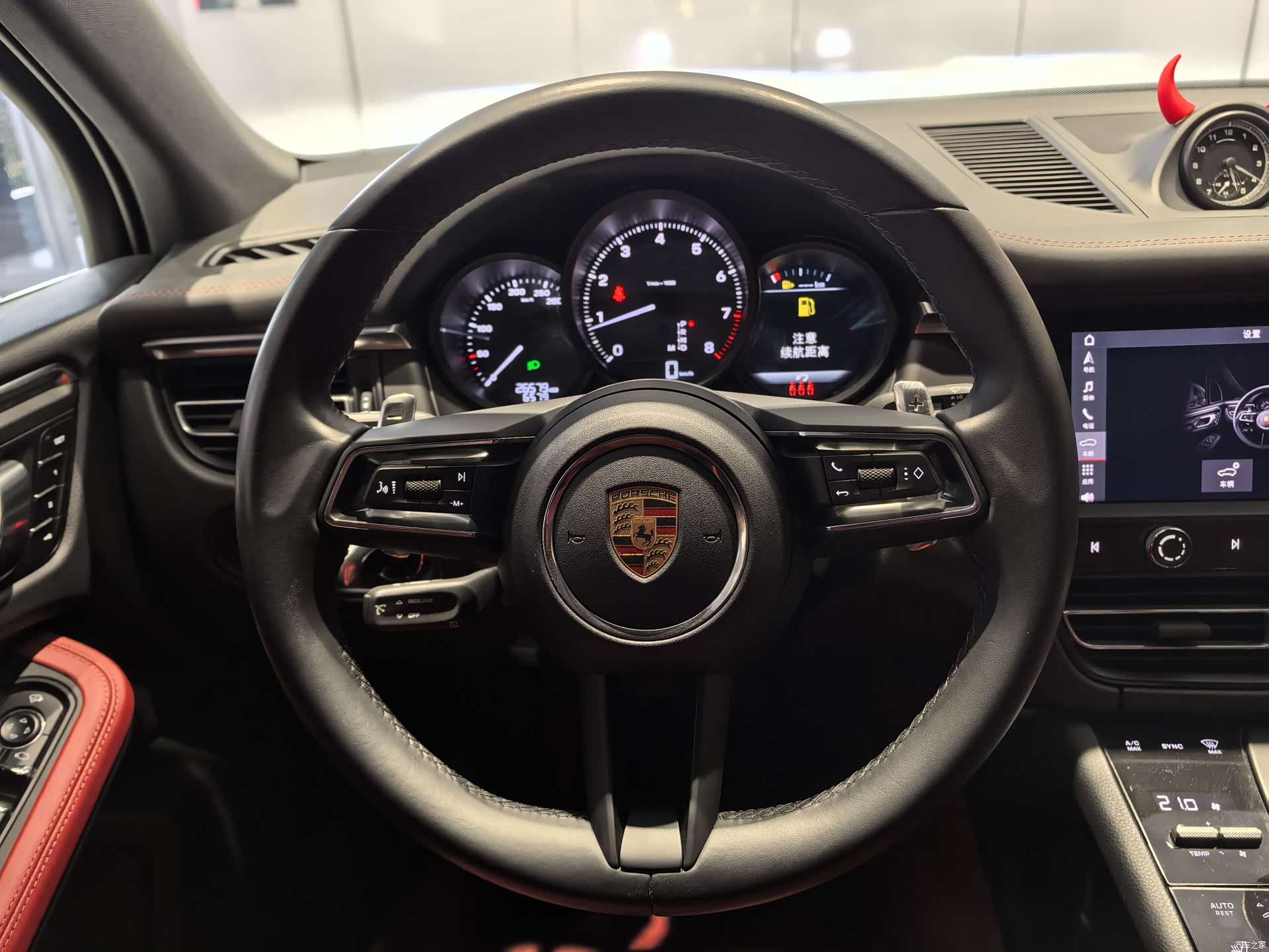 Porsche Macan, 2023 4