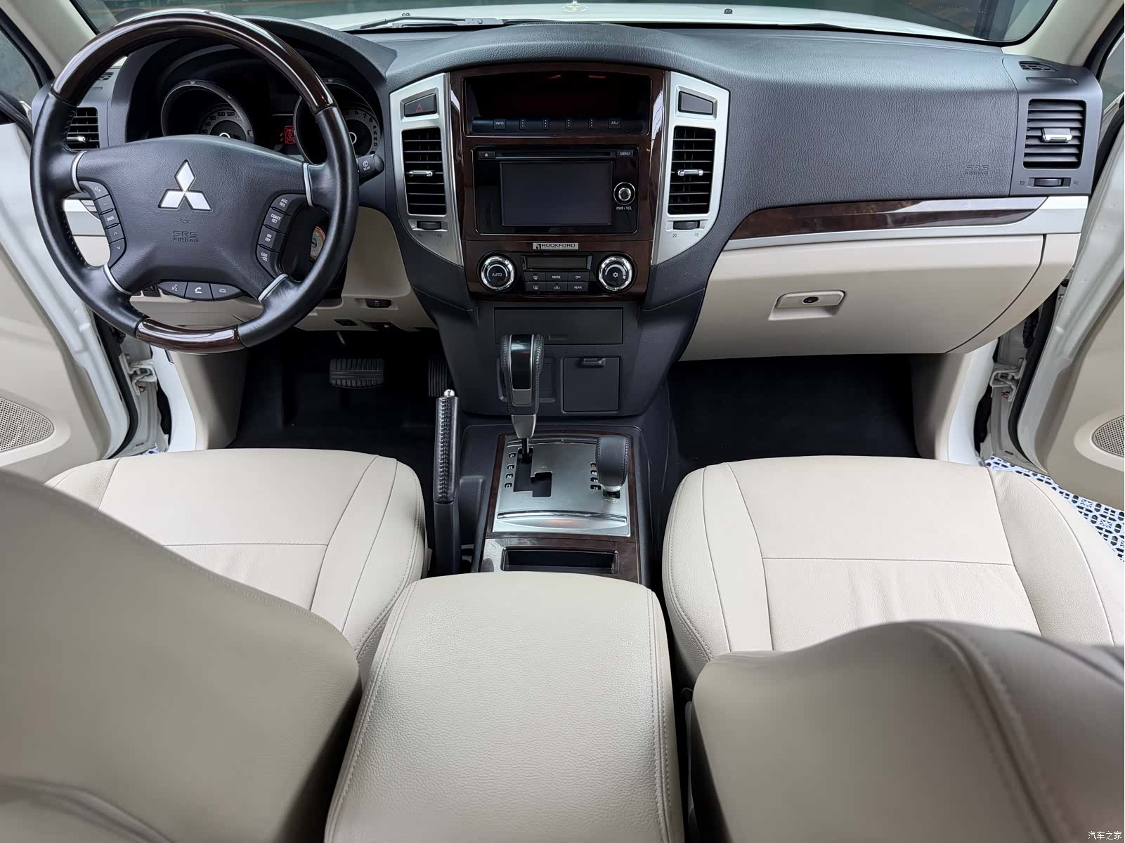 Mitsubishi Pajero, 2020 11