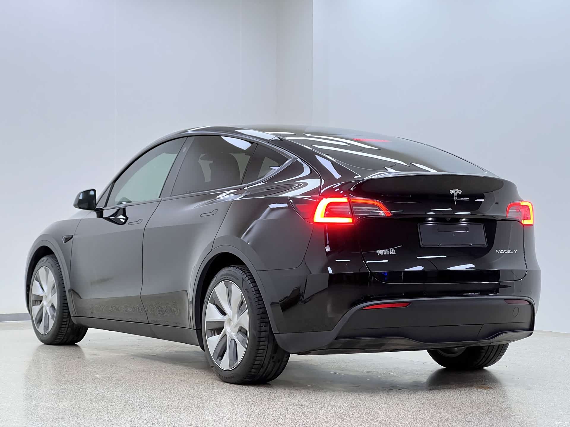 Tesla Model Y, 2022 25