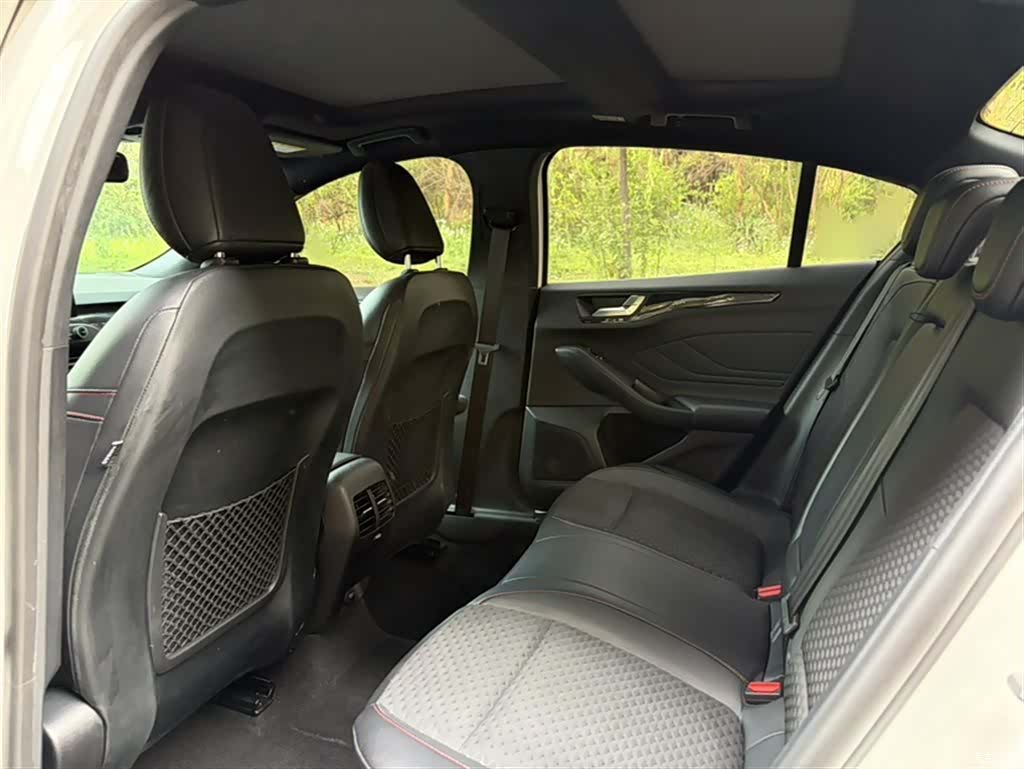 Ford Focus, 2021 20