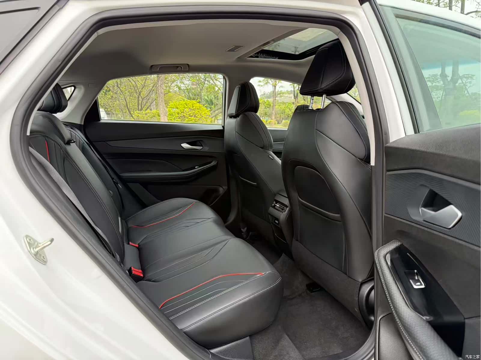 Geely Binray, 2025 13