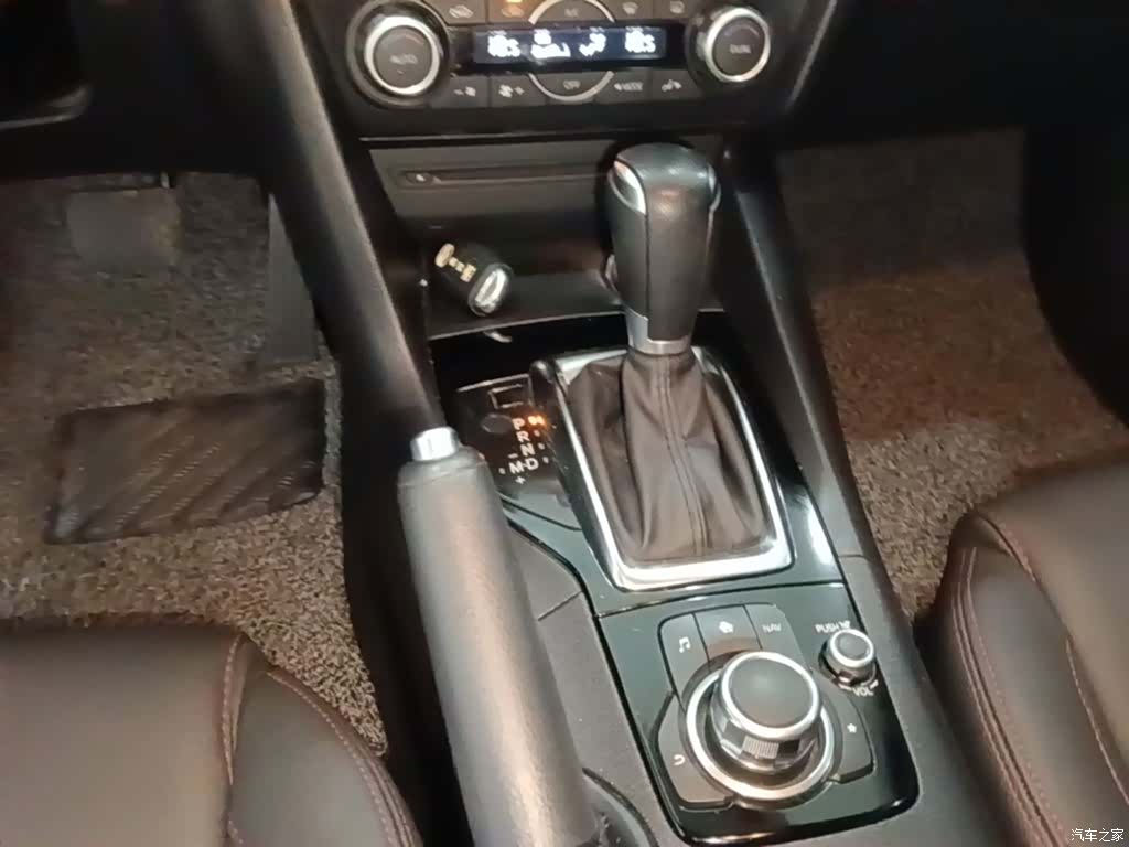 Mazda Mazda3, 2016 10
