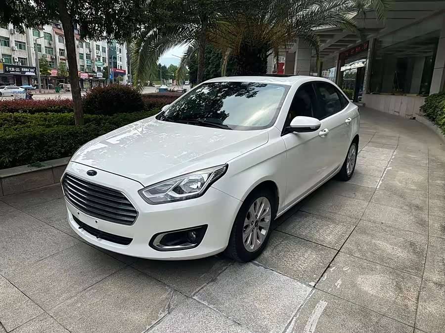 Ford Focus 2016, фото 1