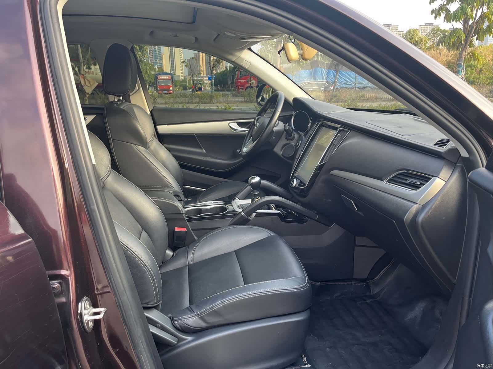 Zotye SR7, 2016 13