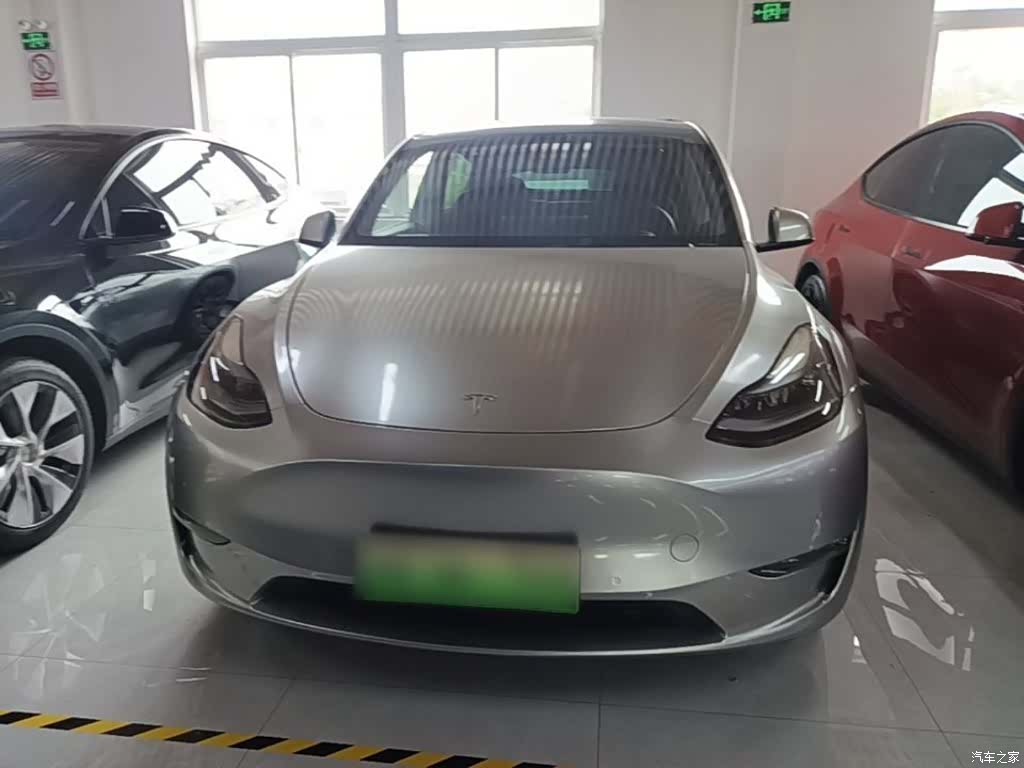 Tesla Model Y, 2022 3