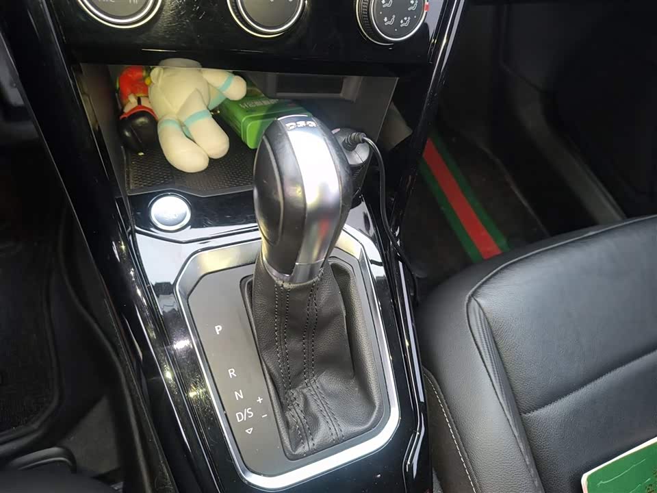 Volkswagen T-ROC exploring Songs