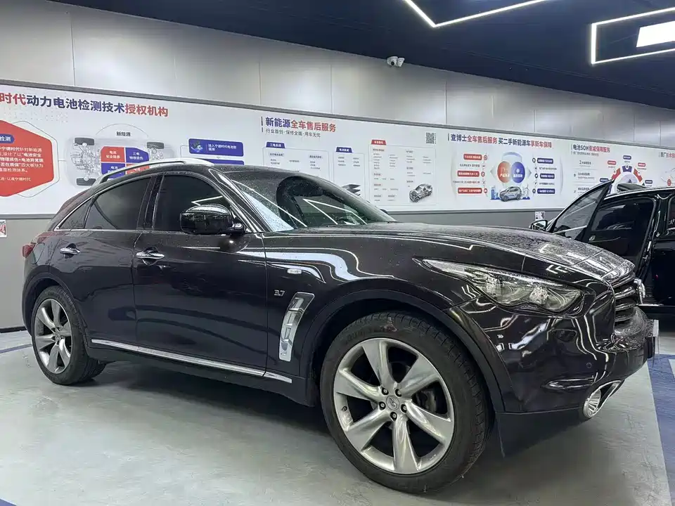 Infiniti QX70