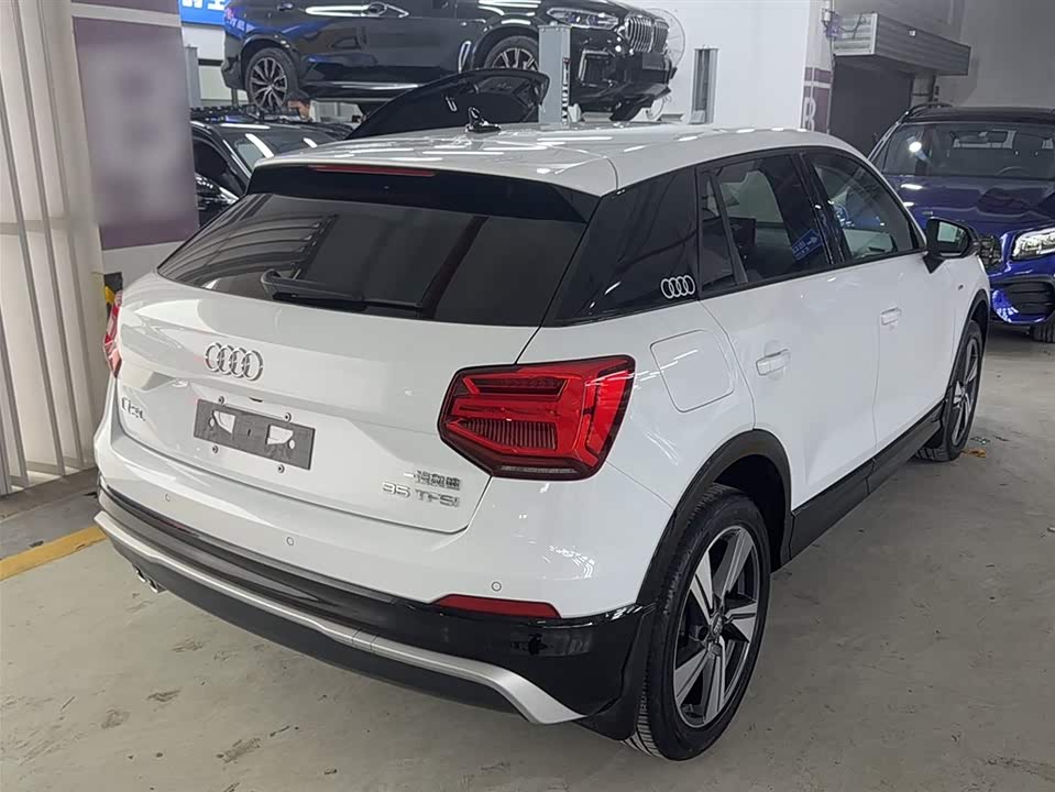 Audi Q2L