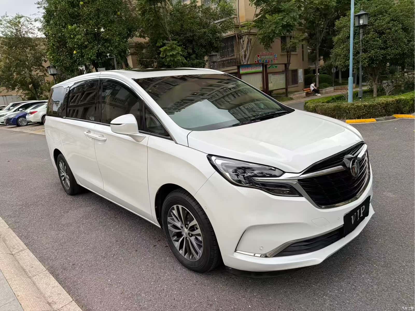 Buick GL8, 2022 3