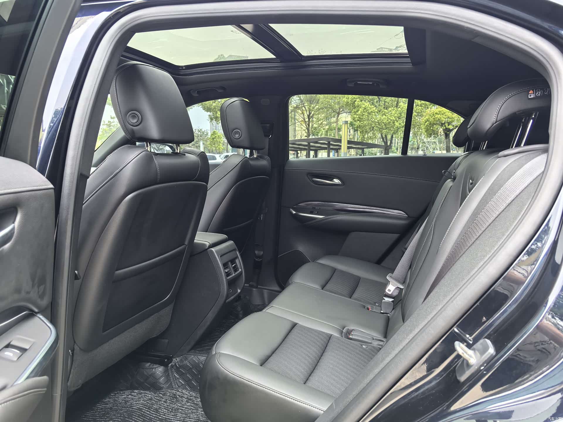 Cadillac XT4, 2021 все фото