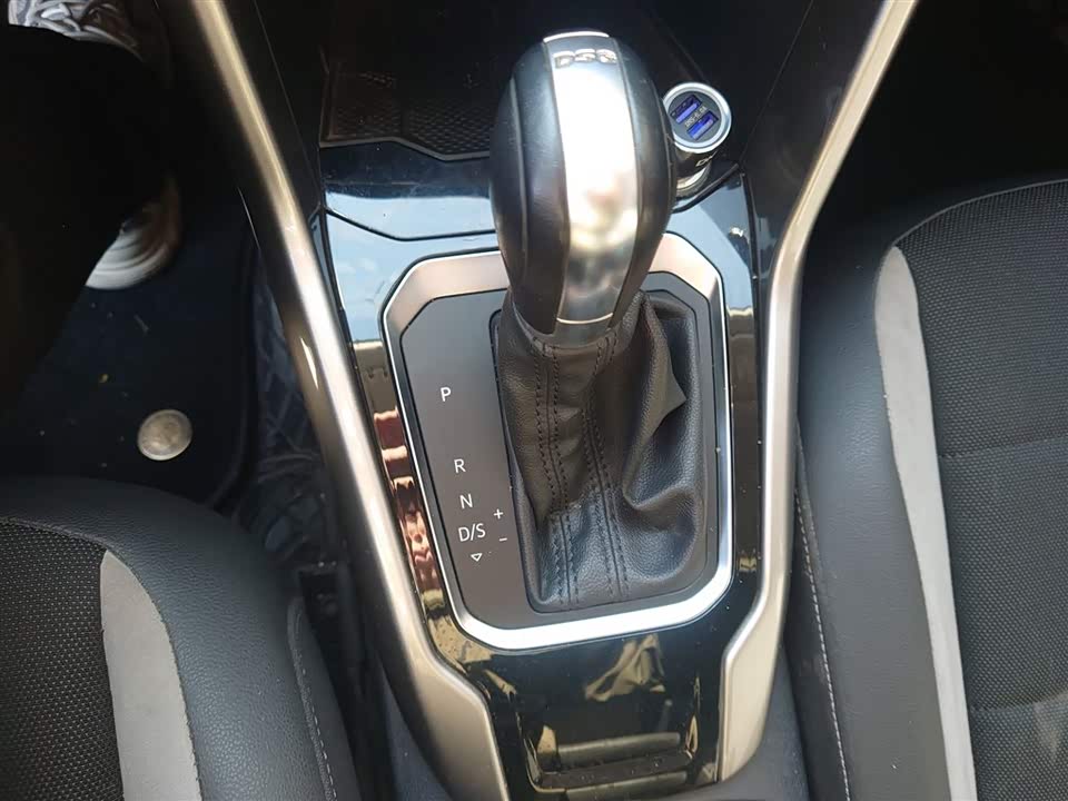 Volkswagen T-ROC exploring Songs