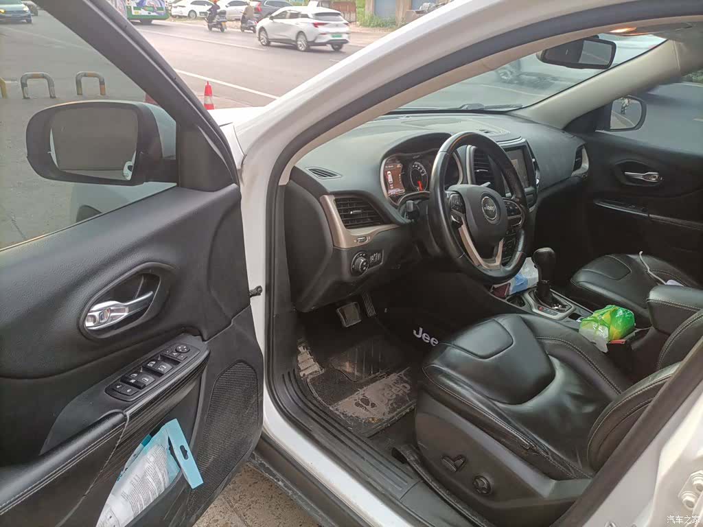 Jeep Cherokee, 2017 14