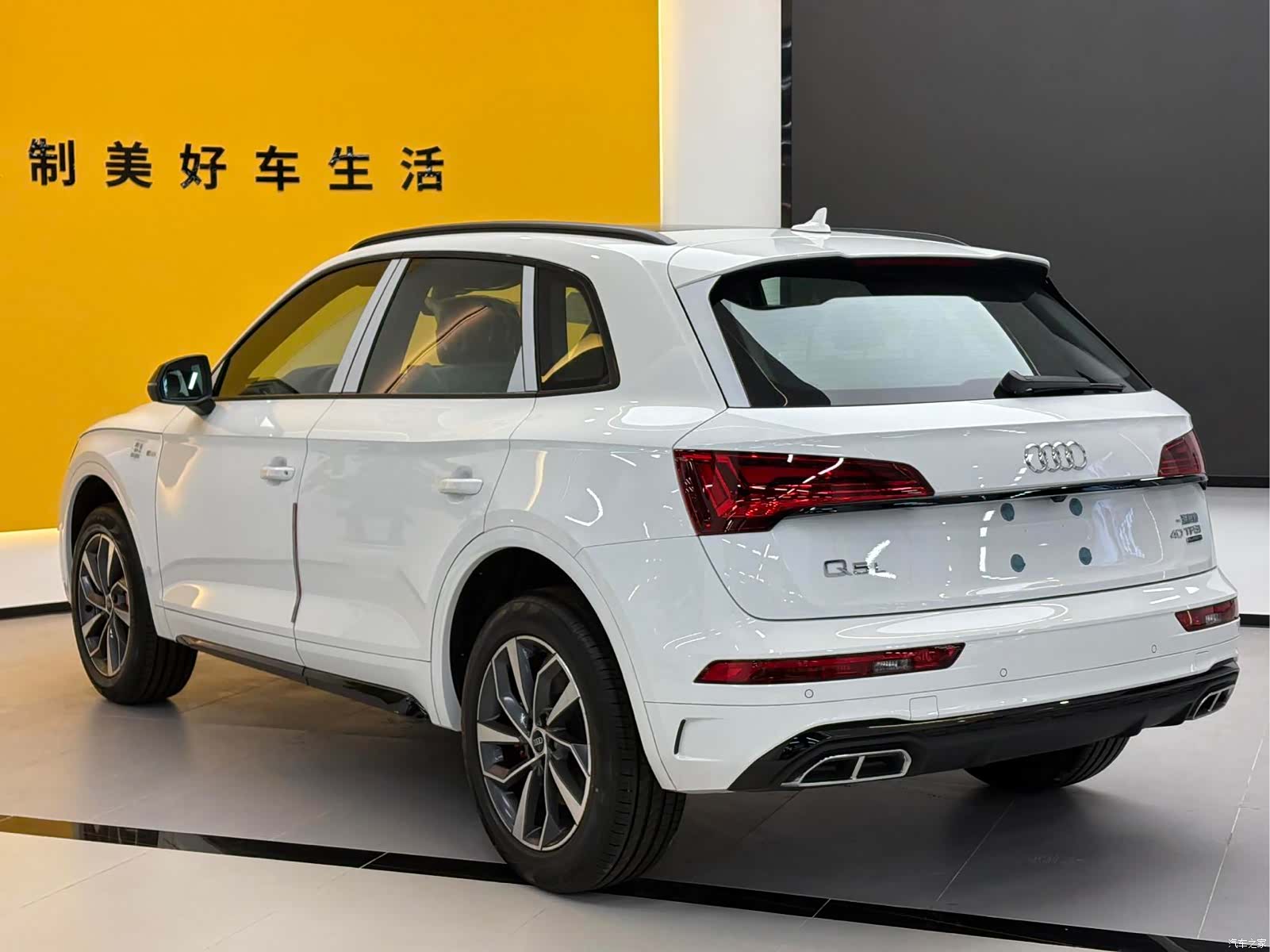 Audi Q5L, 1900 все фото