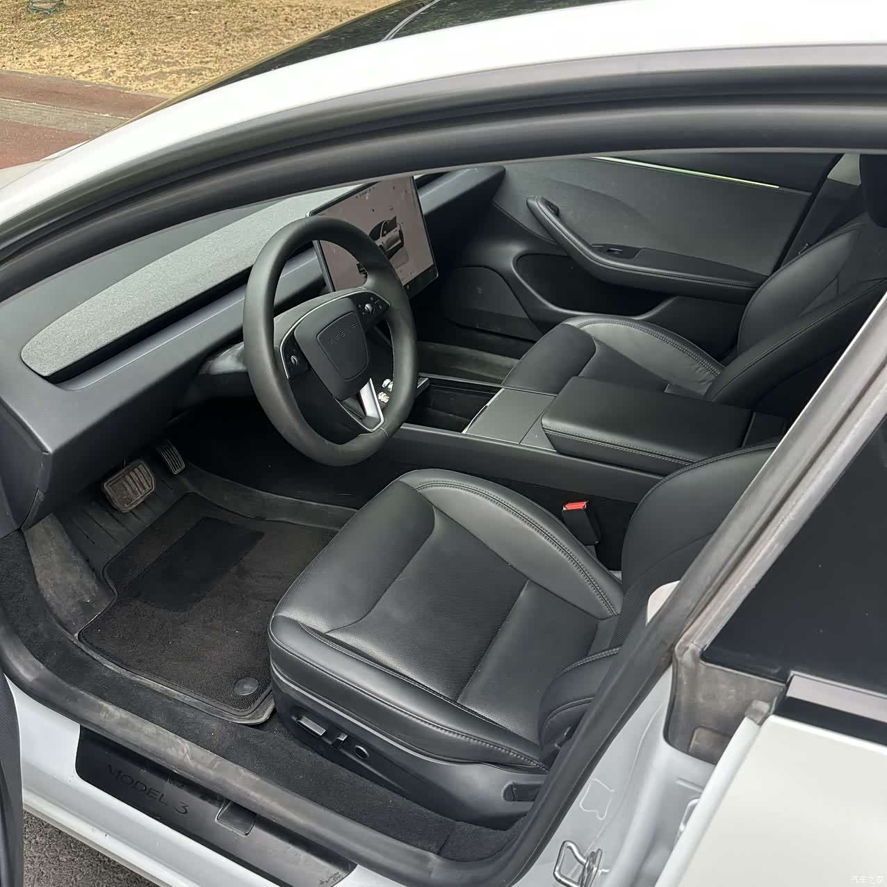 Tesla Model 3, 2025 7