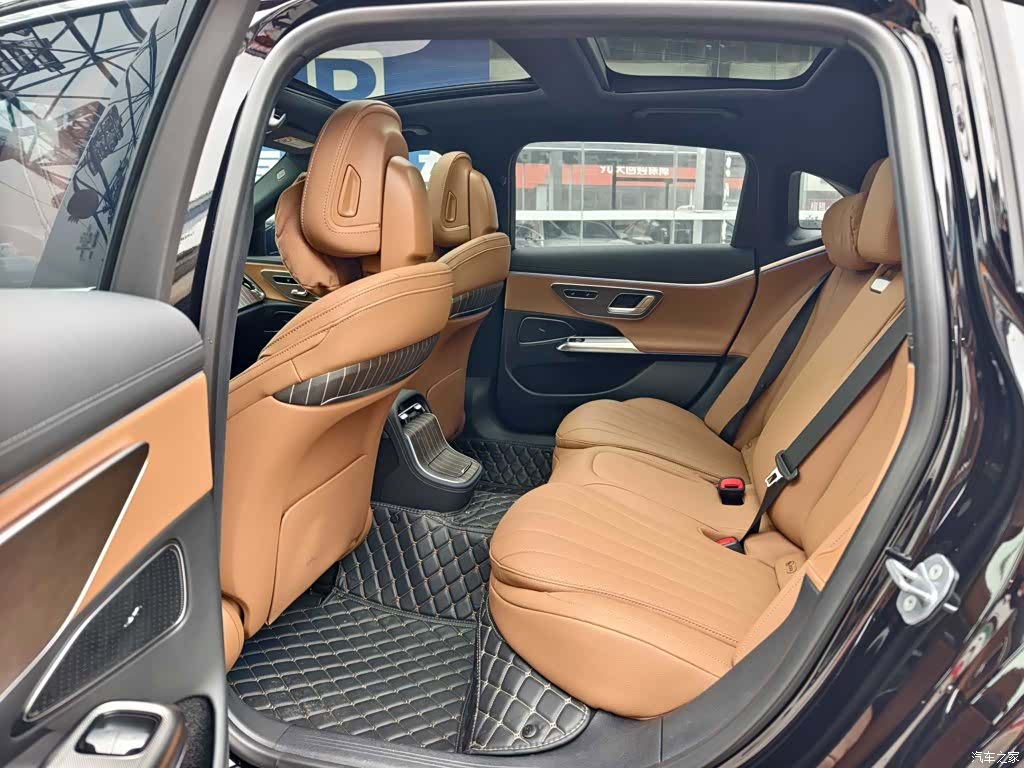Mercedes-Benz E-Class, 2024 17