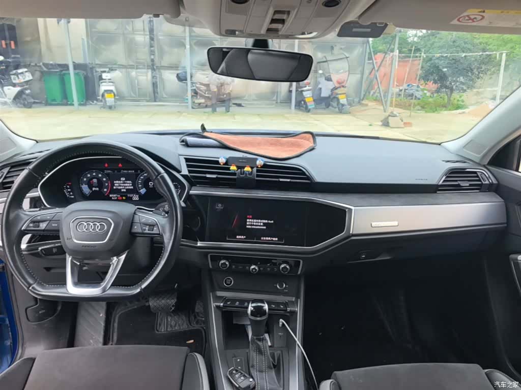 Audi Q3, 2022 10