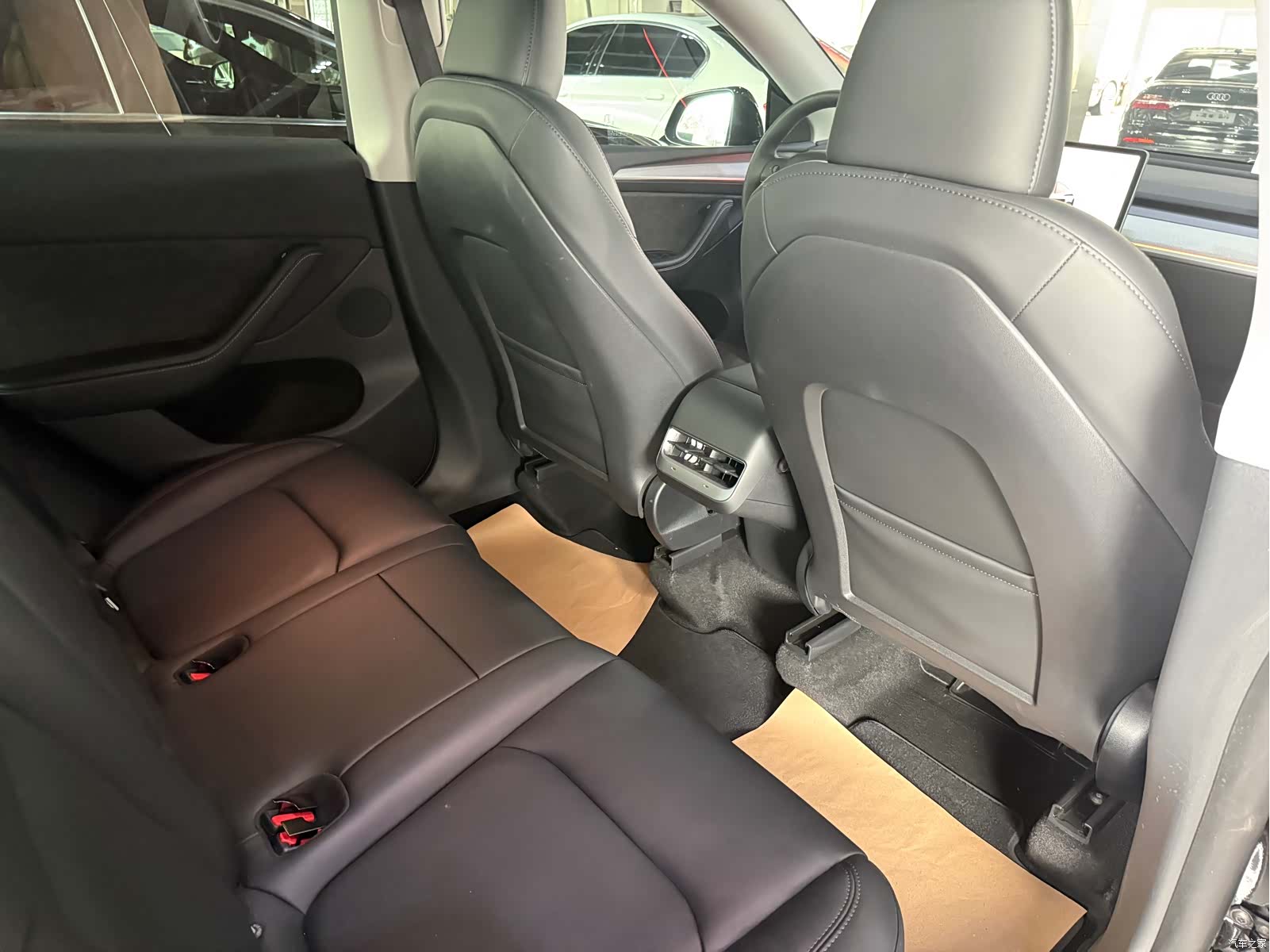 Tesla Model Y, 2024 11