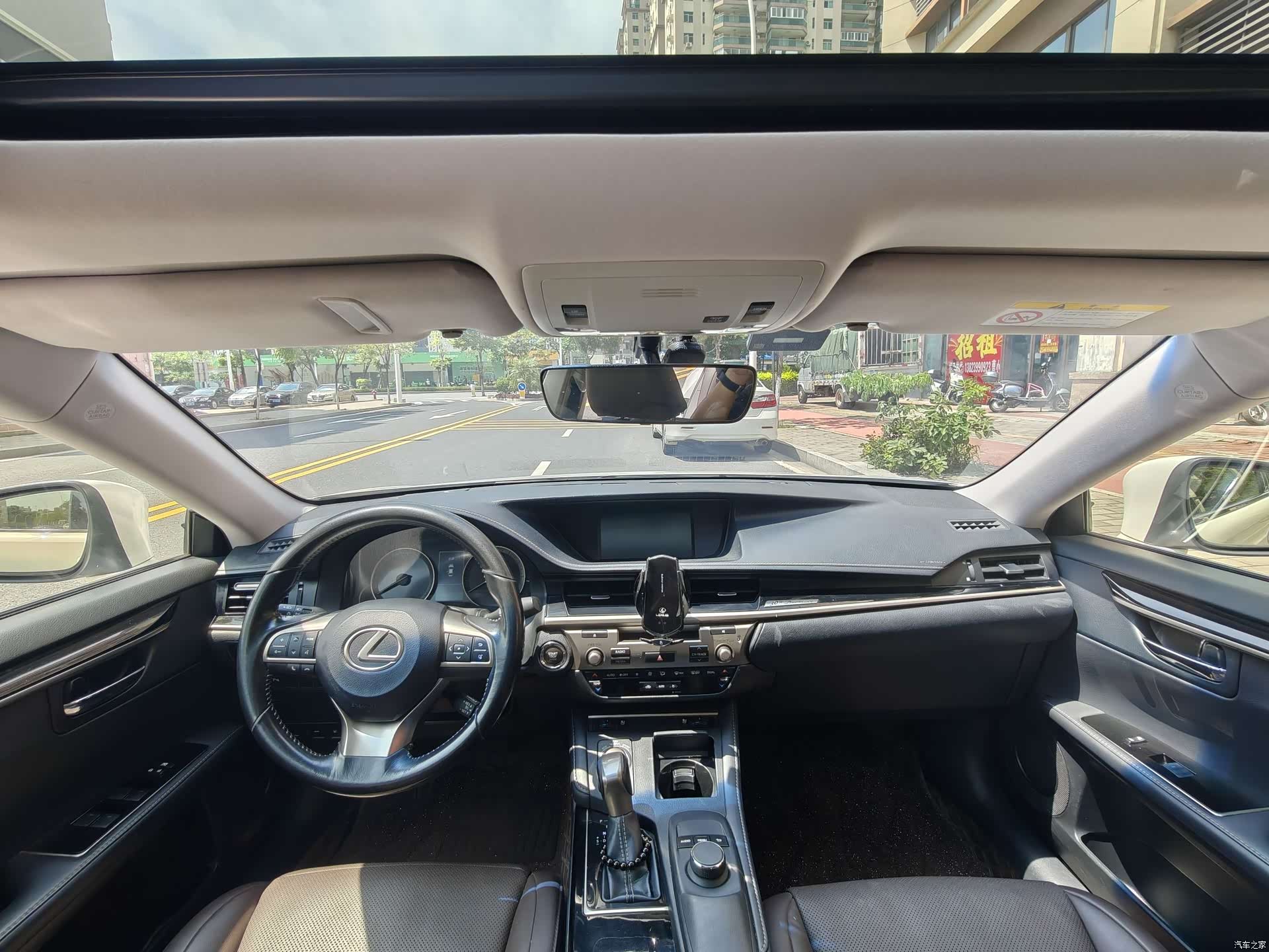 Lexus ES, 2018 8