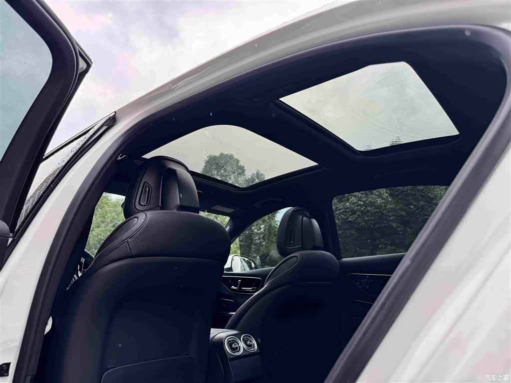 Mercedes-Benz C-Class, 2025 28