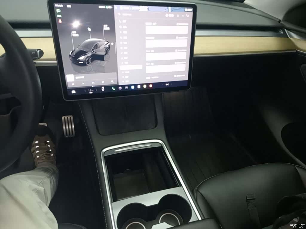 Tesla Model Y, 2023 13