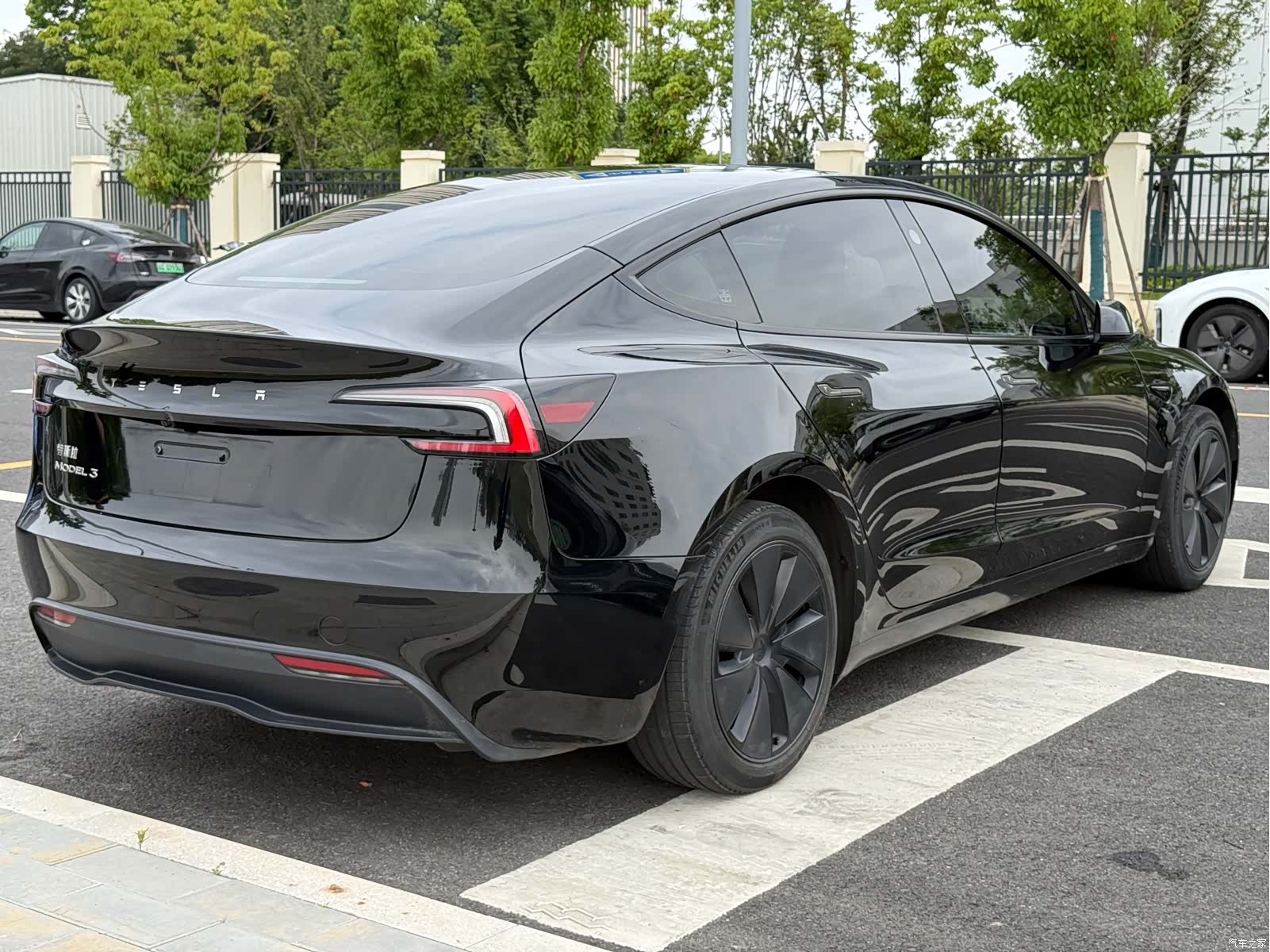 Tesla Model 3, 2023 все фото