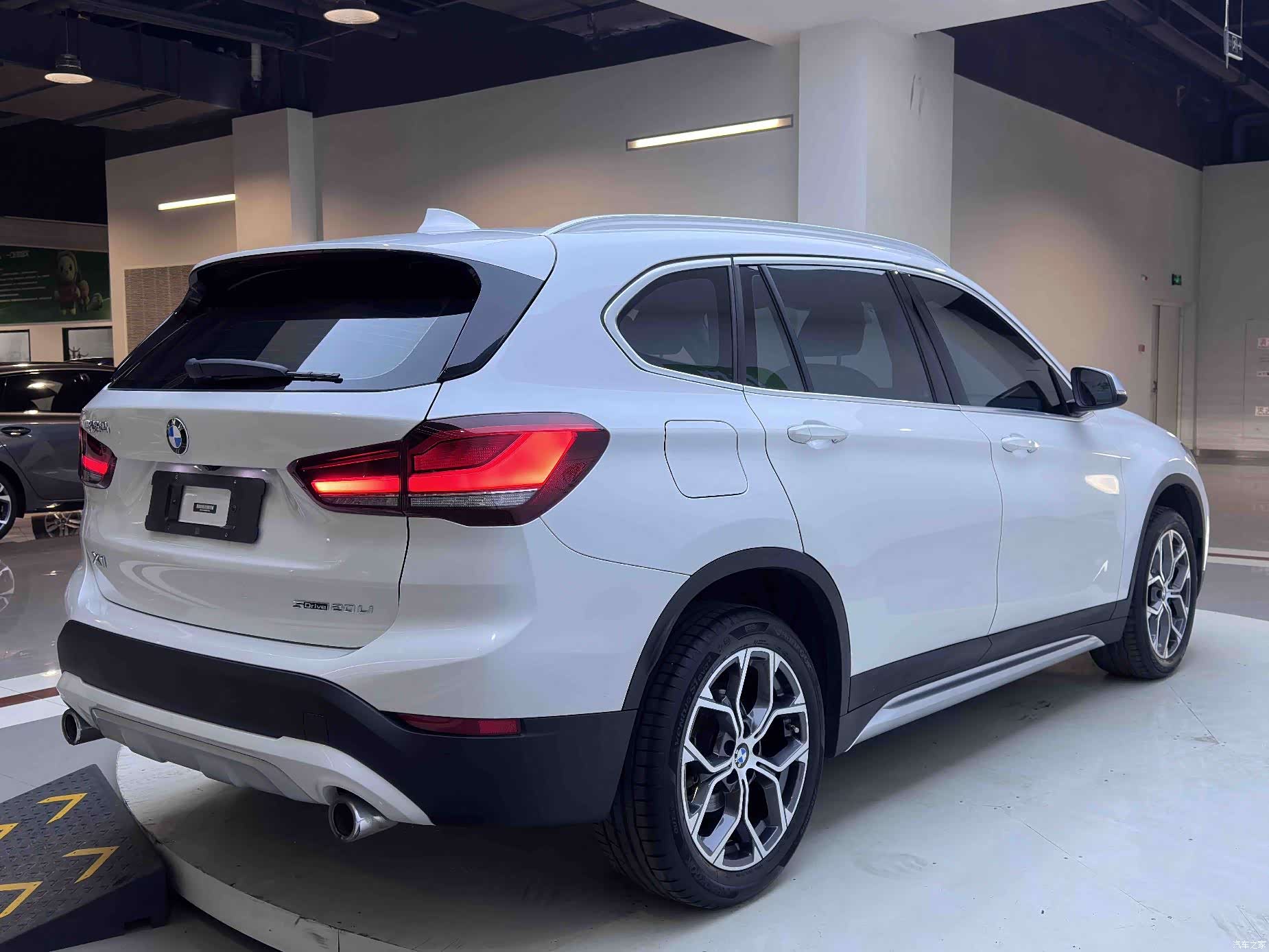BMW X1, 2022 все фото