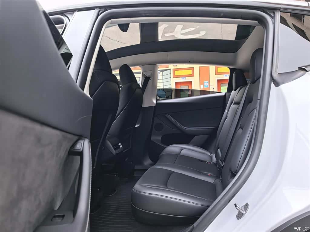 Tesla Model Y, 2025 12