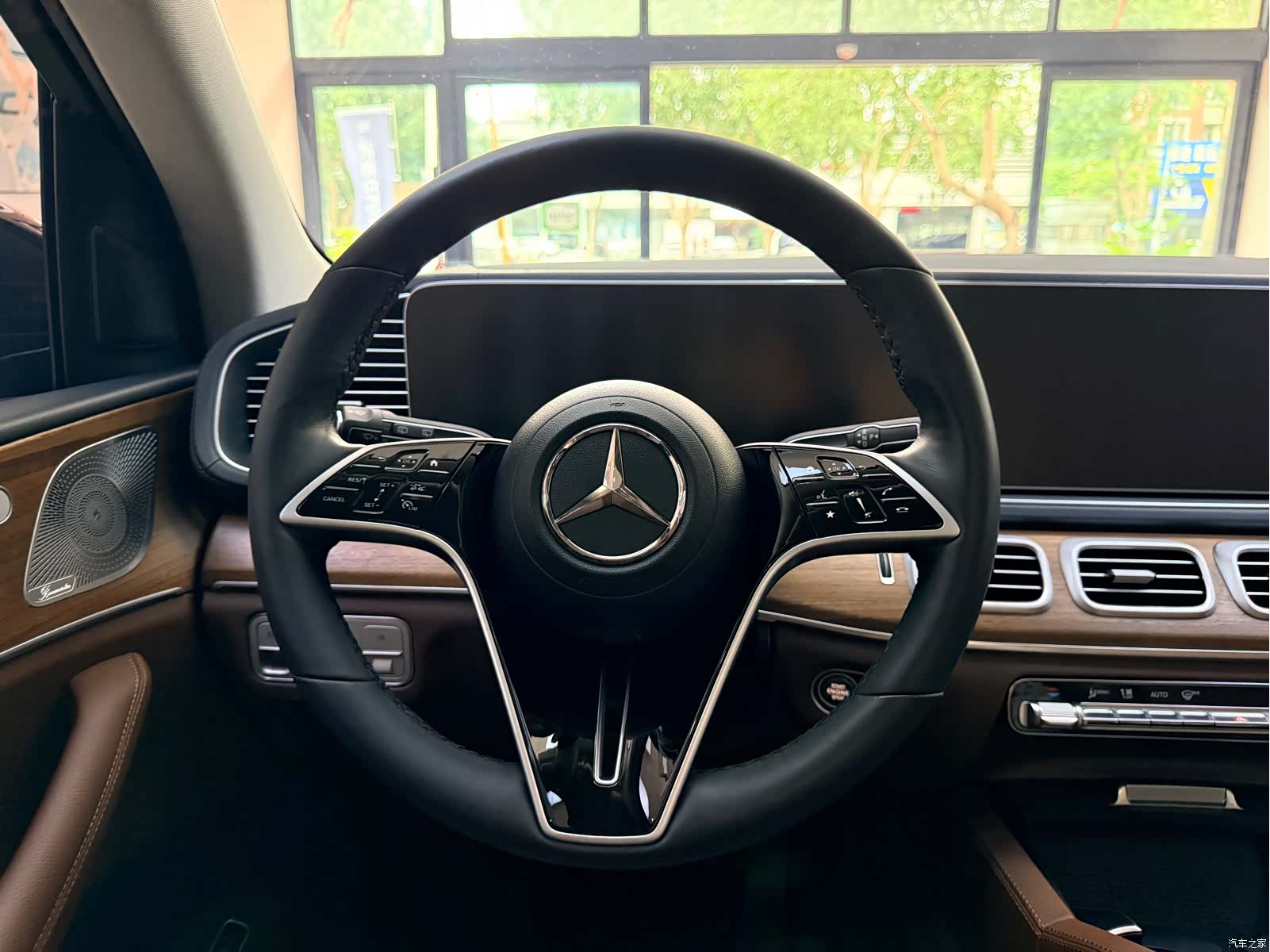 Mercedes-Benz GLE, 2023 14