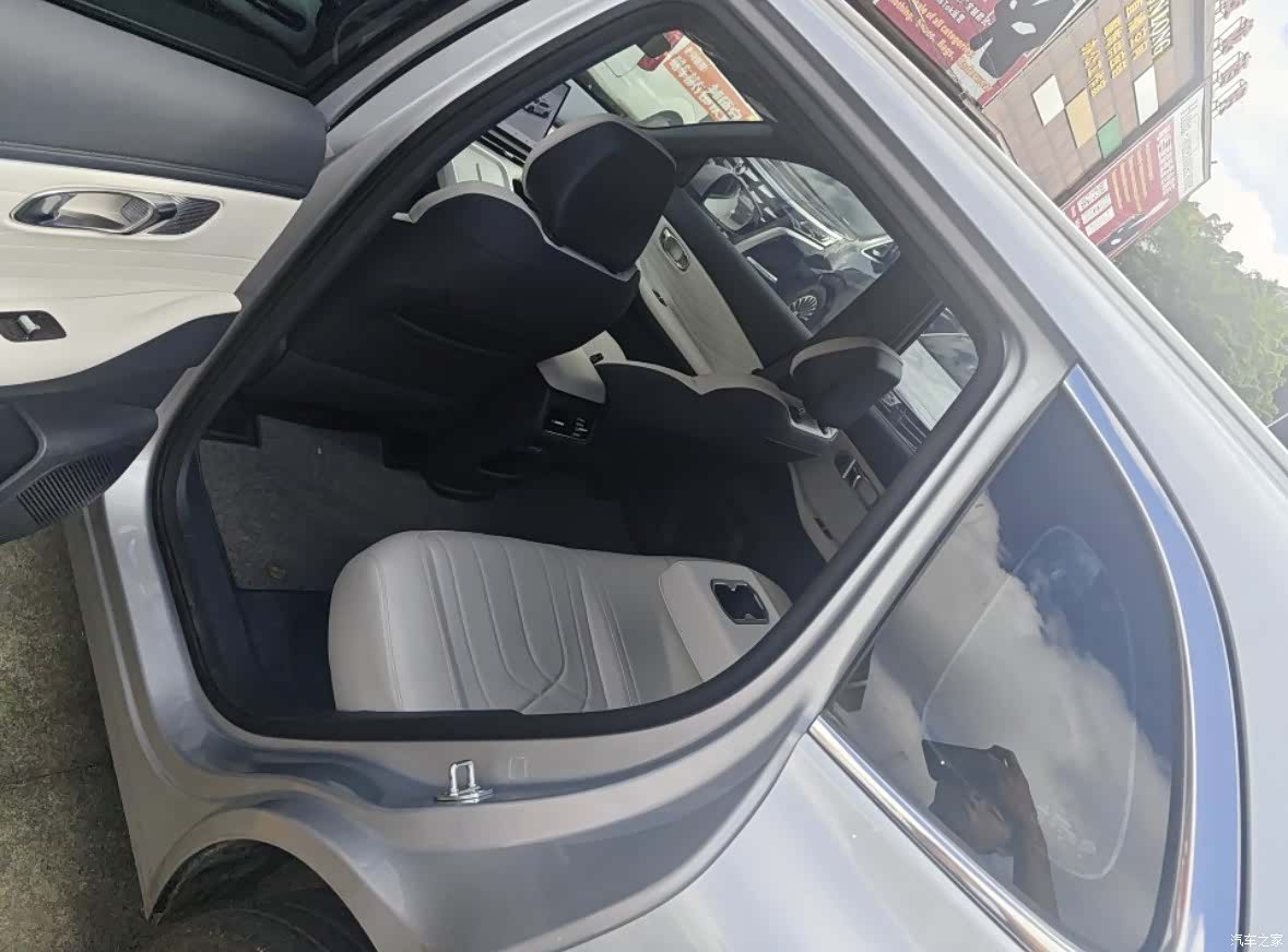 Geely 7, 2025 3