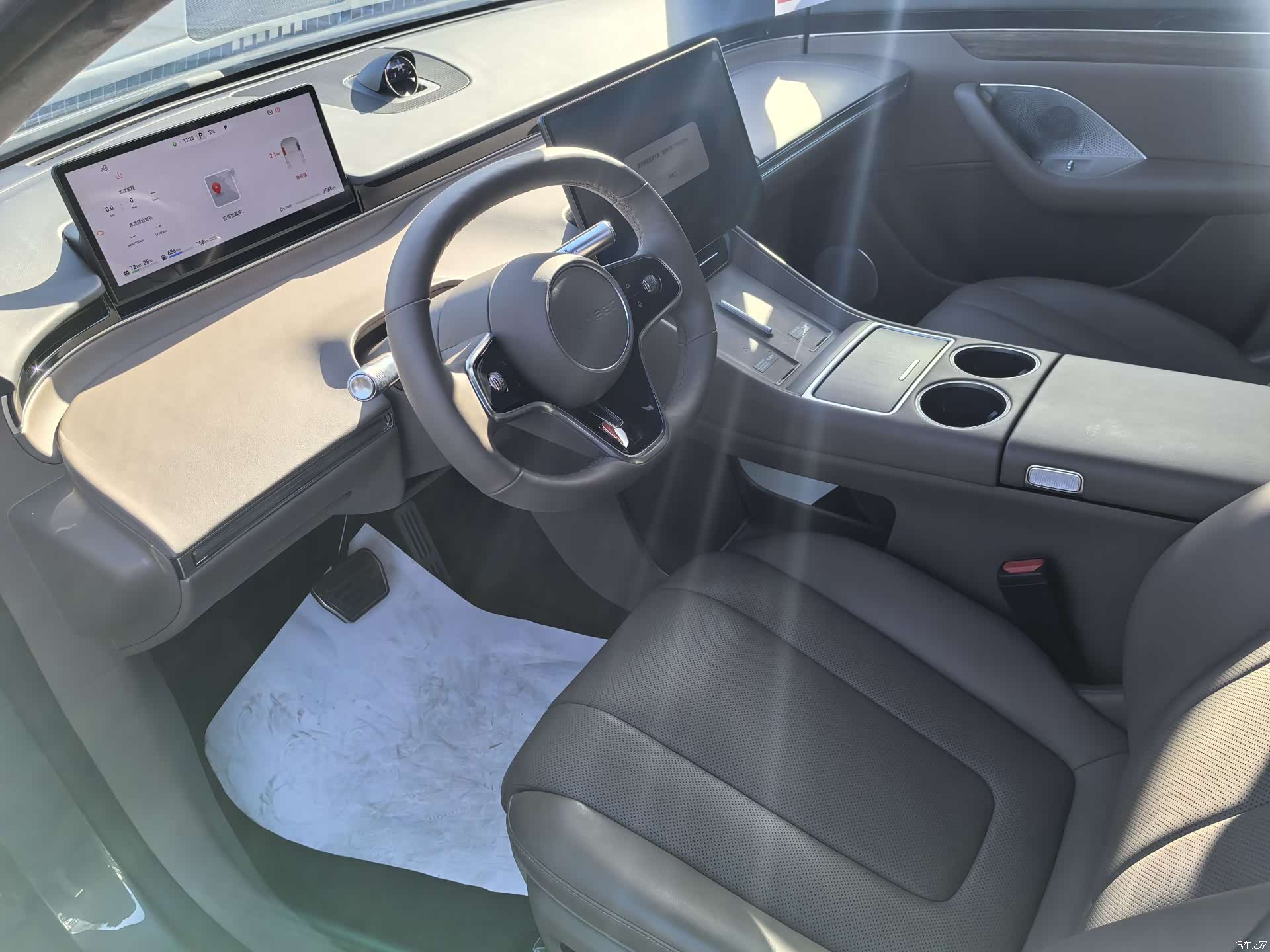 Luxeed R7, 2025 9